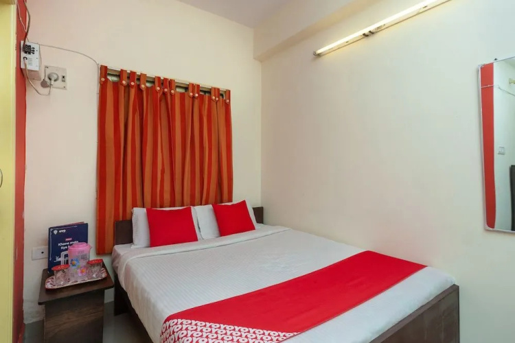 OYO 26936 Adhithya Inn