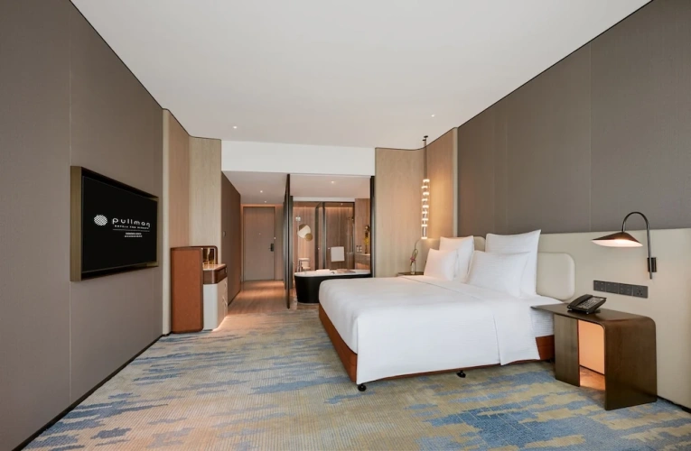 Premium Deluxe Skyline View Double room