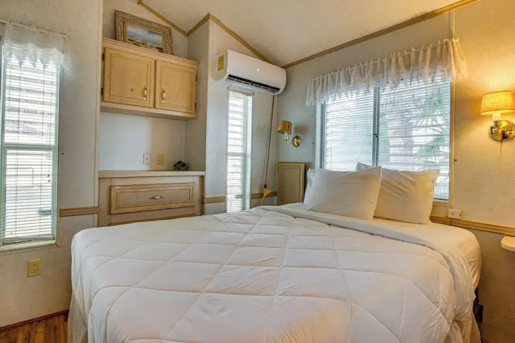 Steps to Bay! Home w/ Pool Access in Port Isabel