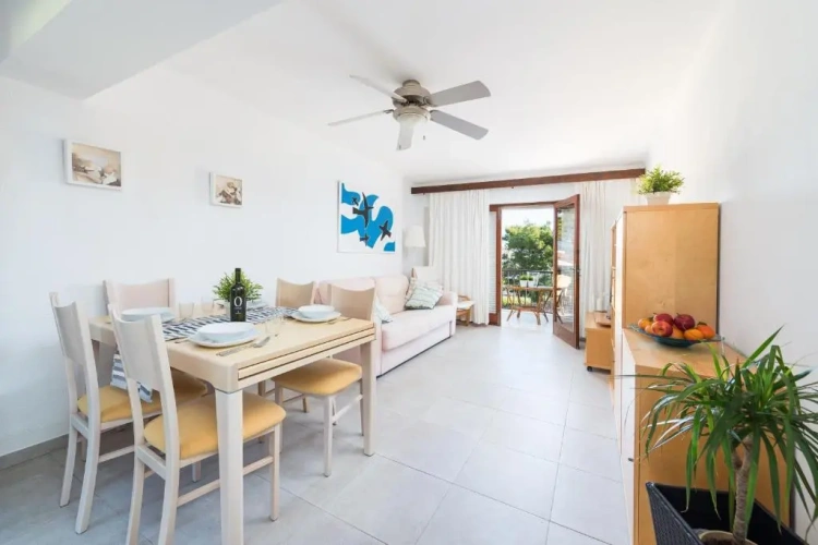 2 Bedrooms Apartment