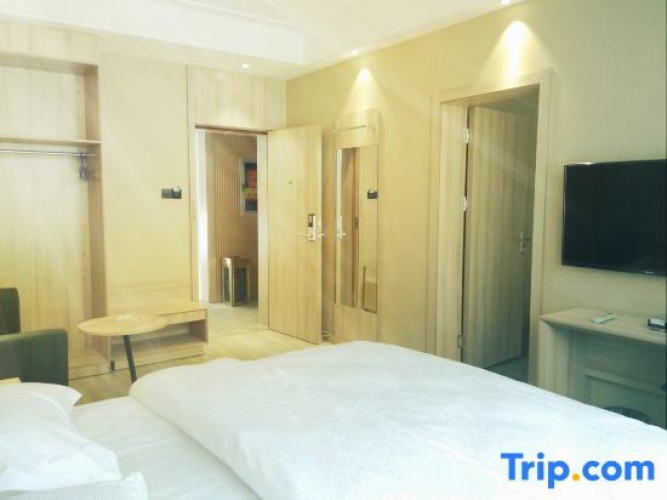 Deluxe Quadruple Suite