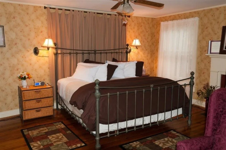Hummingbird Inn