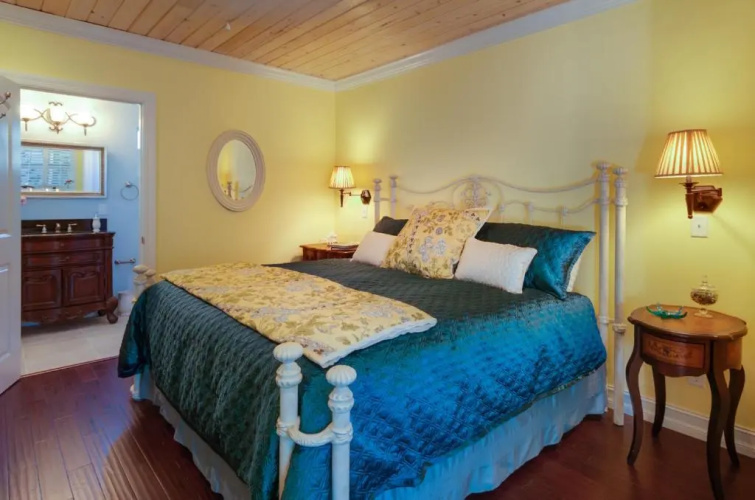 Seaglass Inn