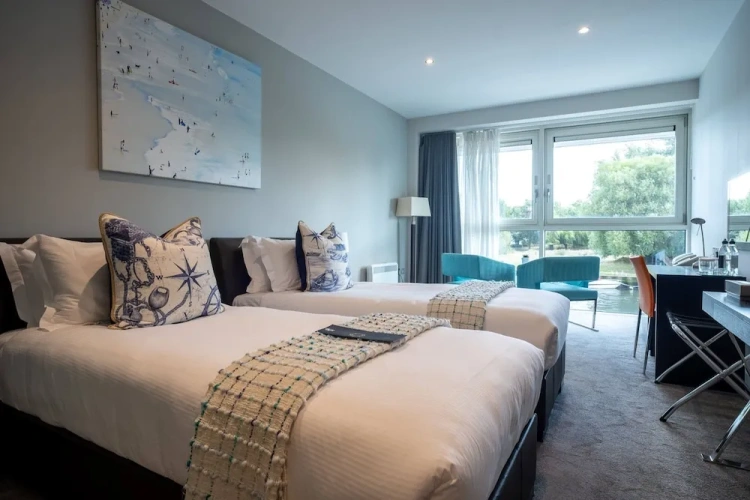 Luxury Twin room with river view