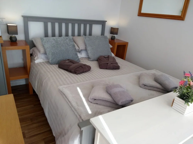Cleeves Cabins, Ailsa Luxury Lodge With hot tub