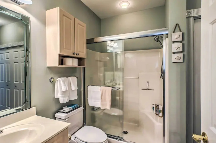 'No Rush Fore' Condo Near Beaches & Golfing!