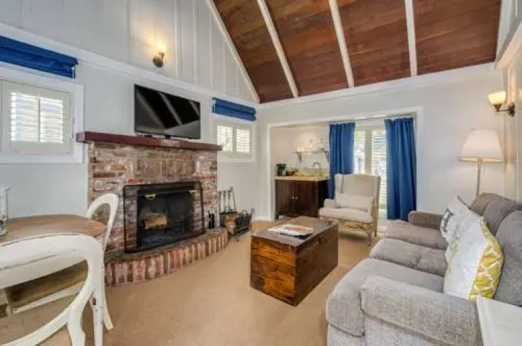 Lamp Lighter Inn & Sunset House Suites