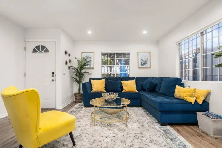 The Avalon - Modern Colorful w Private Parking