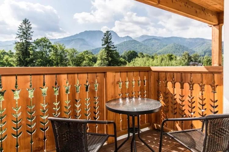 1 Bedroom Apartment with balcony and with mountain view