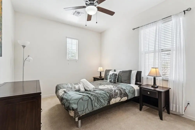 Pinnacle Breeze-private Backyard-mins to Six Flags