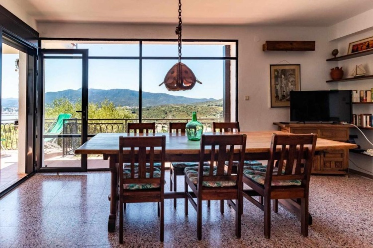 3 Bedrooms Apartment
