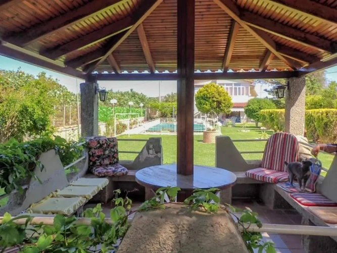 4 Bedrooms Cottage