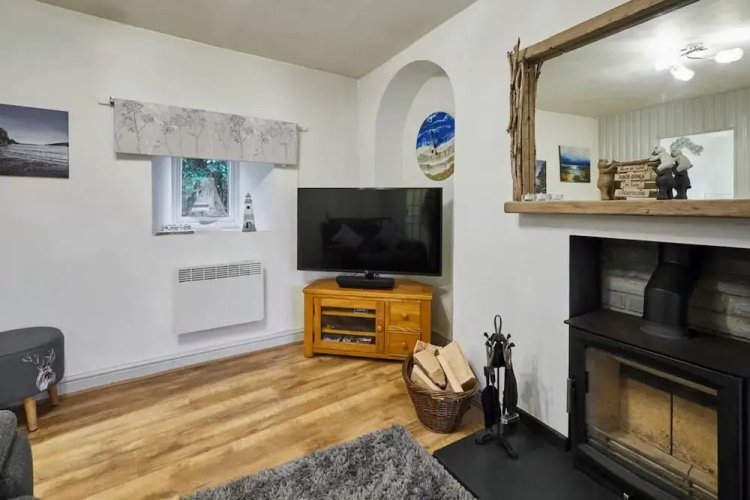 Host Stay Camwy Cottage