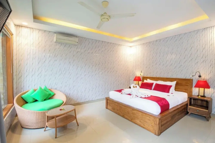 Standard room with pool view