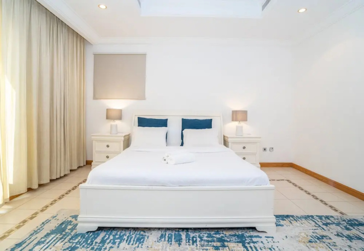 5BR Beach & pool villa in Palm