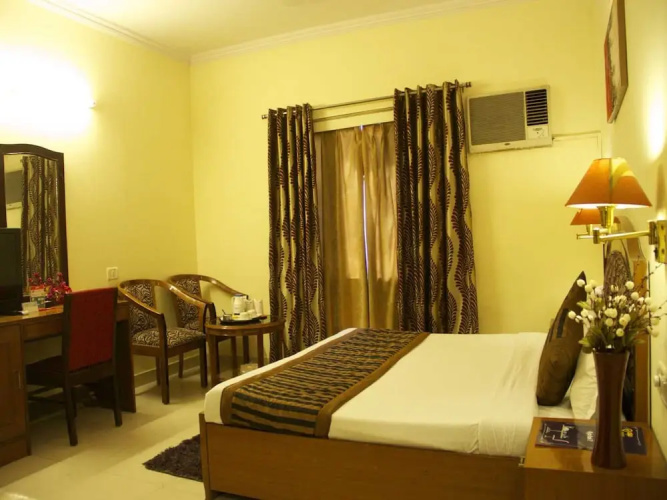 OYO 495 Hotel Chaupal