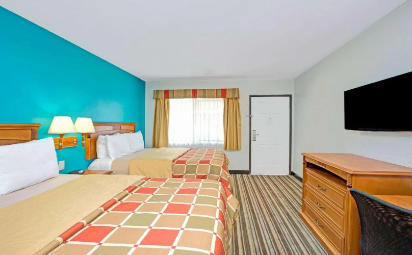 Travelodge by Wyndham LAX