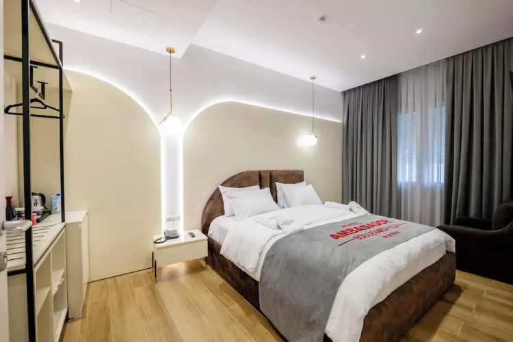 Ambasador Hotel