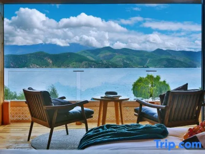 Standard Double room with balcony and with lake view