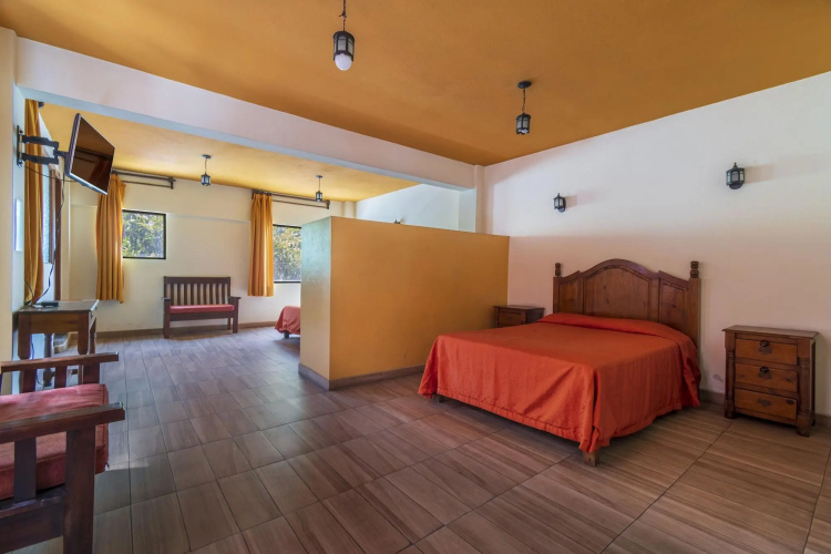 Meson Real Hotel & Suites