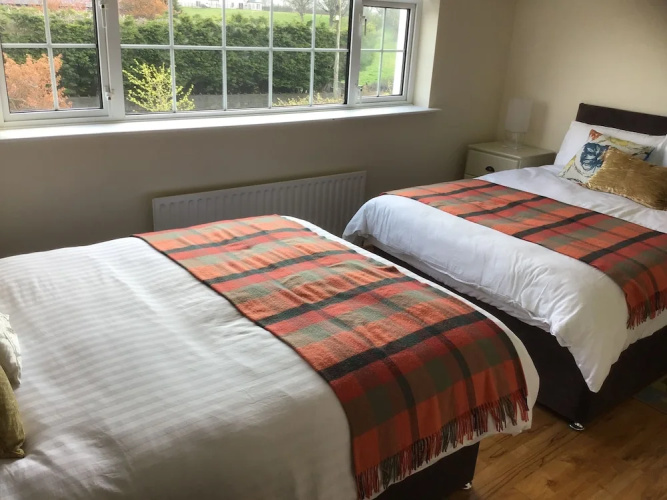 Claddagh House