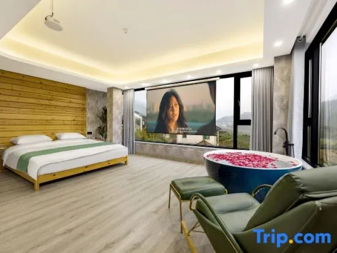 Deluxe Quadruple Family room