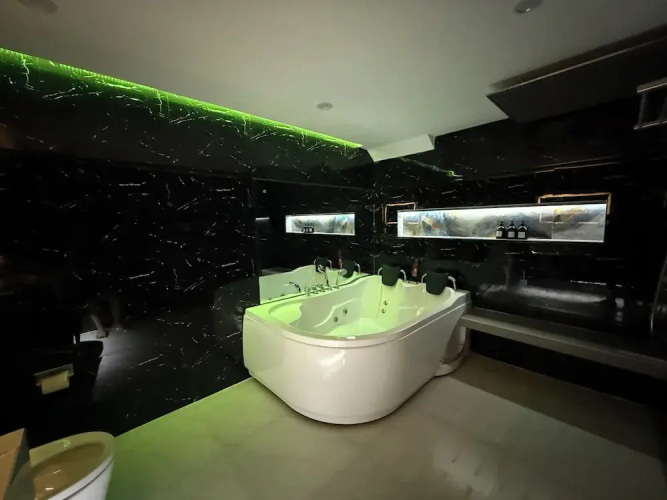 Kandi Suites 2BR with private Jacuzzi