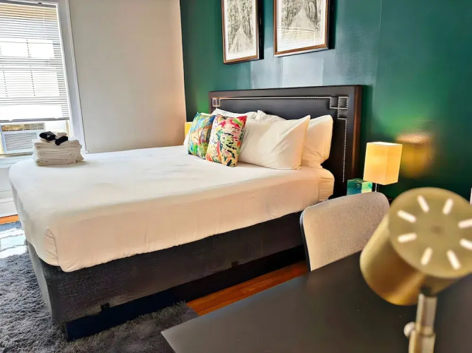Perfectly Located 1BR - Hinman D2