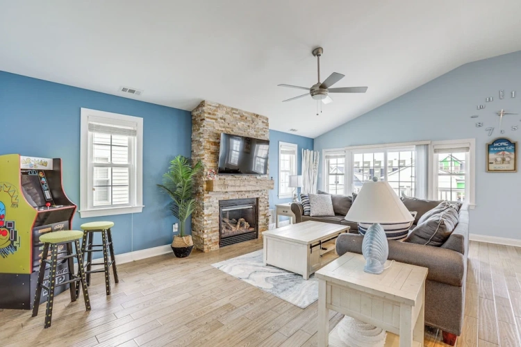 4 Bedrooms Apartment