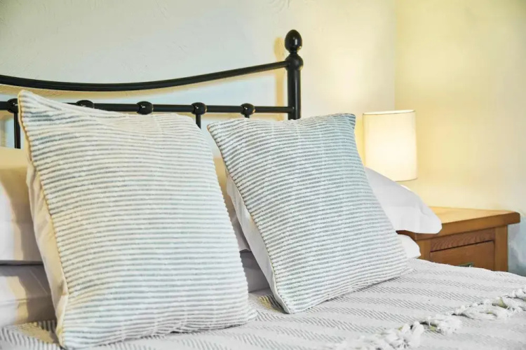 Host Stay Providence Cottage