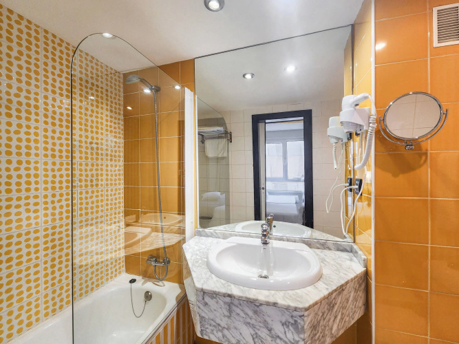 Hotel Faranda Express Pathos Gijón photo 10