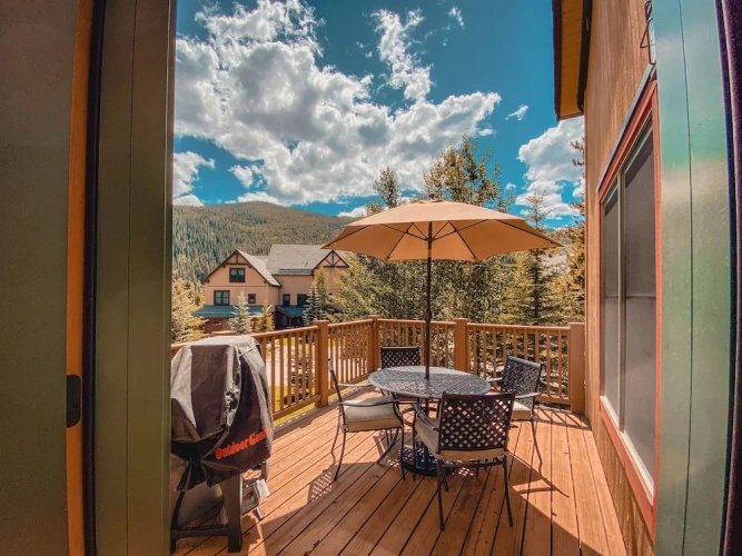 Standard room with balcony and with mountain view