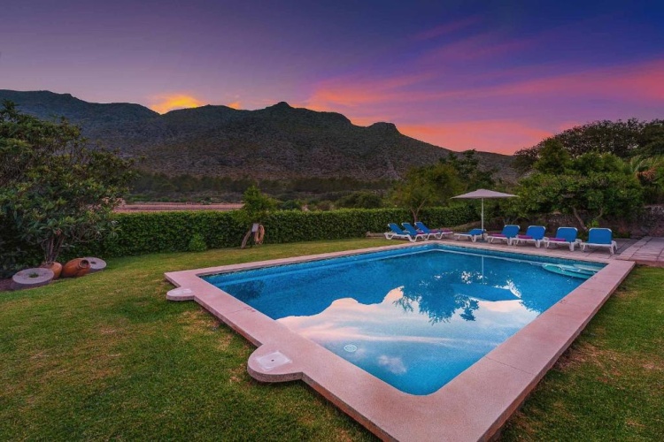 4 Bedrooms Villa