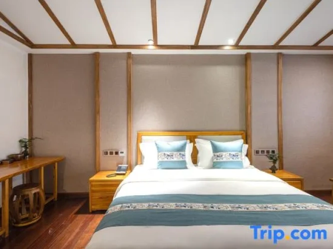 Standard Twin room with river view