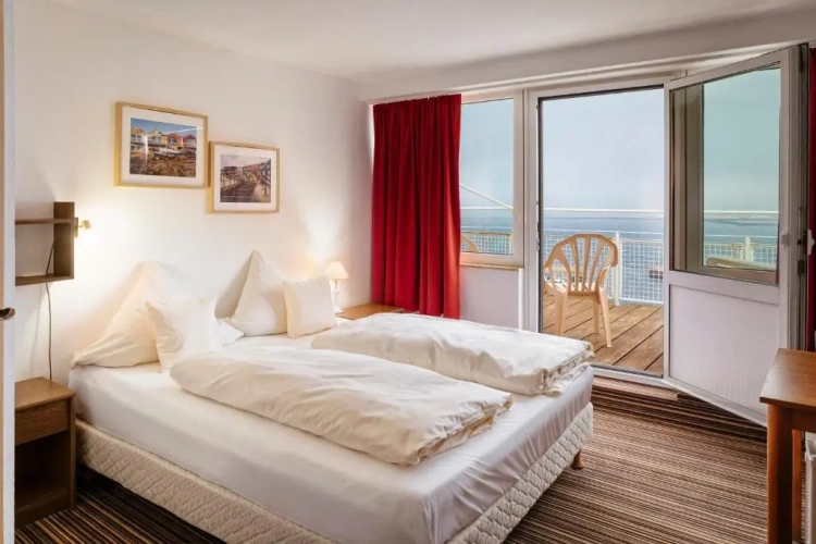 Double room with balcony and with sea view