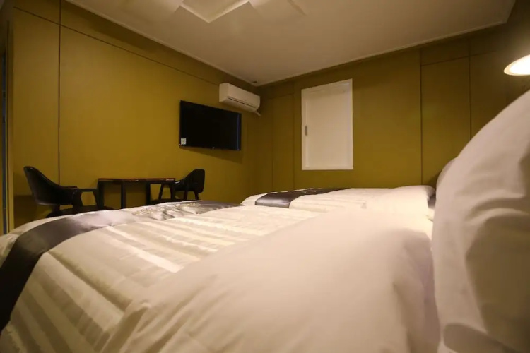 Hotel Nine