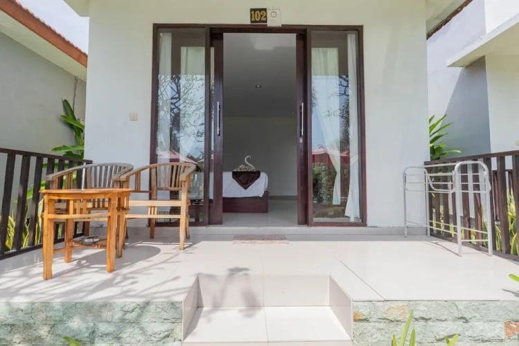 Standard Twin room with garden view