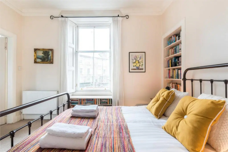 Spacious & Unique city central 1 bed with WiFi
