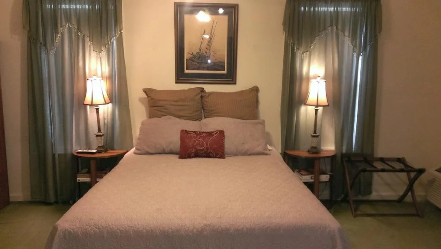 Full Moon Inn B&B