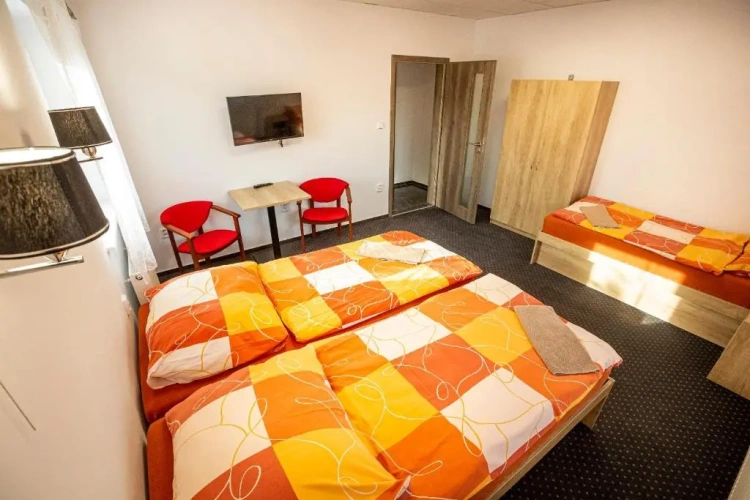 Standard Triple room