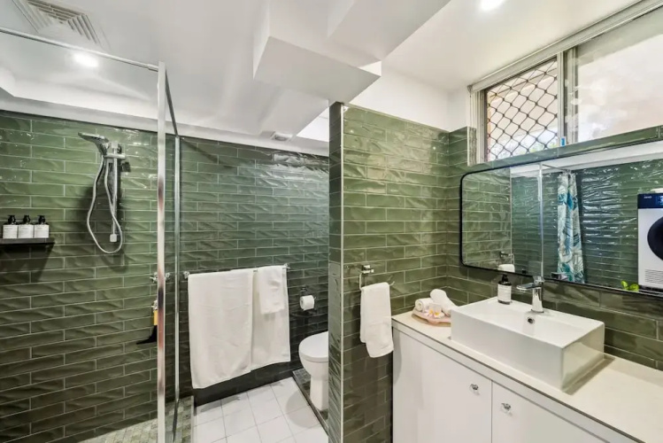 Beachfront Burleigh Getaway
