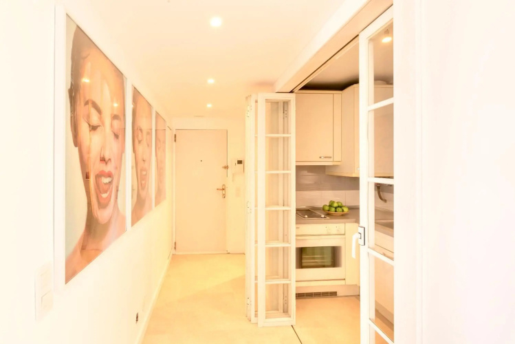 Swimming pool apartment with private parking