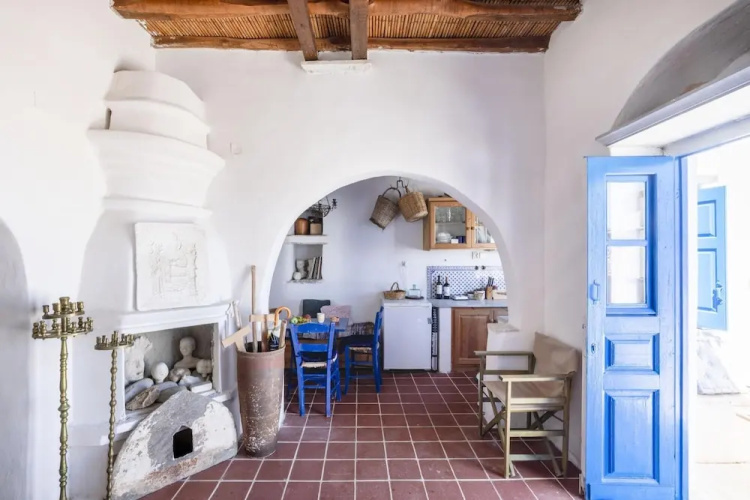 Daphnis the Artist s House