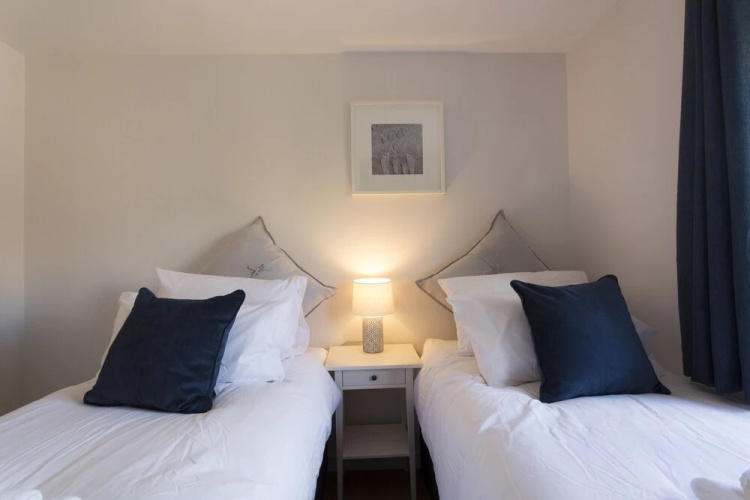 The Rectory Apartment + Free Parking