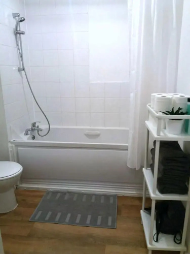 Bright & Modern 2BR Apartment Parking