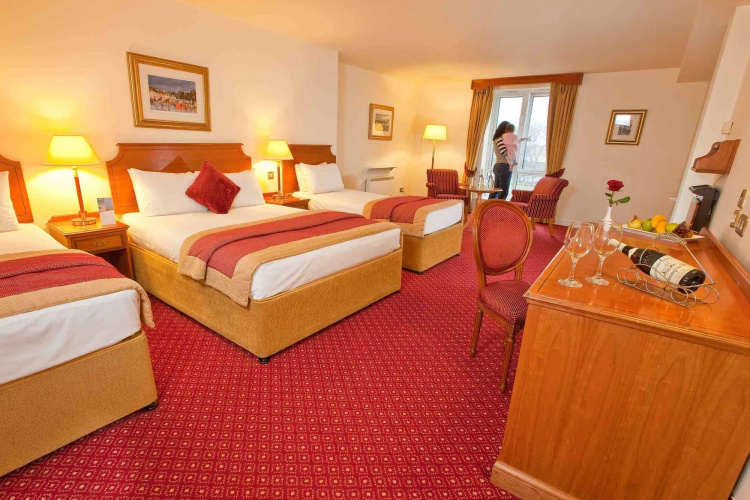 Hodson Bay Hotel