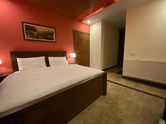 AK Hotel & Suites