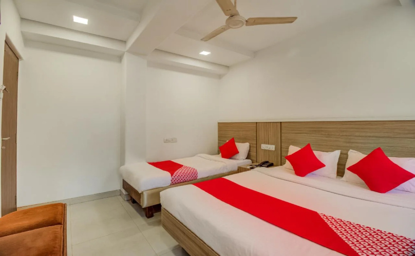 Oyo Flagship 29530 Shivaji Chowk