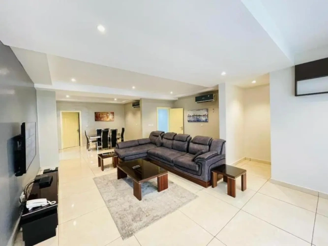 3 Bedrooms Apartment