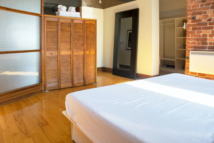 Intimate Plateau Suites by Sonder